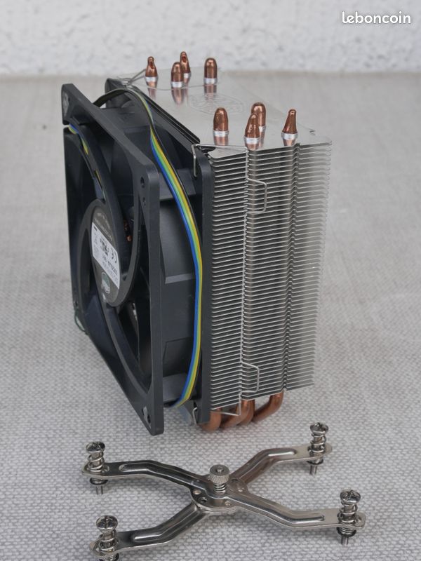 Carte mère ASUS M5A97 EVO R2.0 avec processeur, barrettes mémoires, ventirad (image 9)