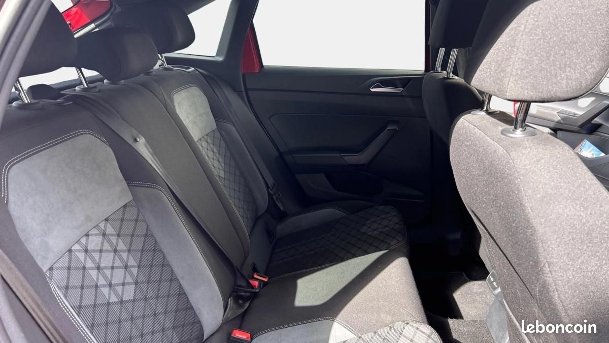 Volkswagen Taigo 1.0 TSI 110 DSG-7 R-Line / Digital Cockpit et caméra de recul (image 15)