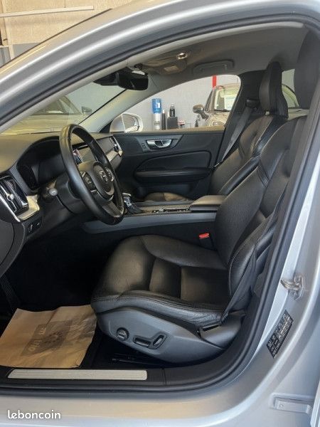 Volvo V60 D3 150CH ADBLUE MOMENTUM GEARTRONIC (image 10)