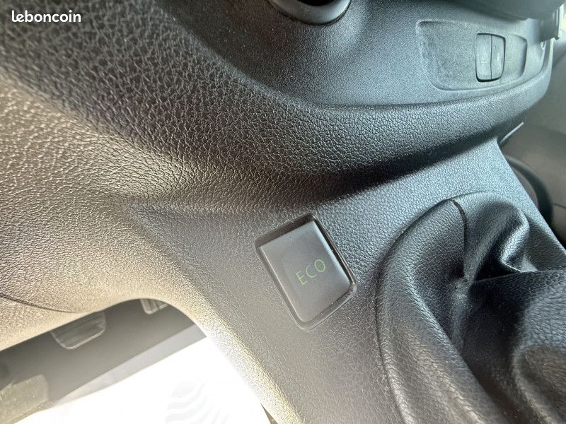 Renault TRAFIC III FG L1H1 2.0 DCI 120CH GRAND CONFORT E6 / TVA / Keyfree / Bluetooth (image 11)