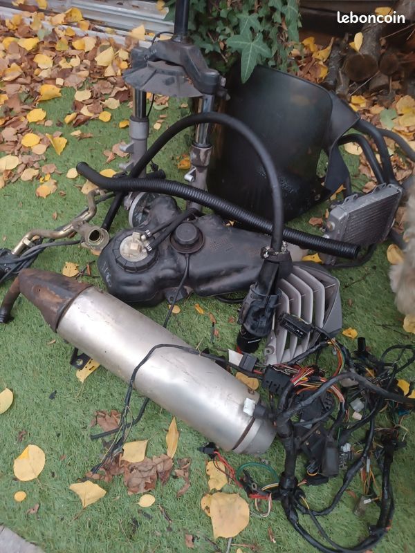 Moteur et pièces elystar 125 injection aucun envoi (image 2)