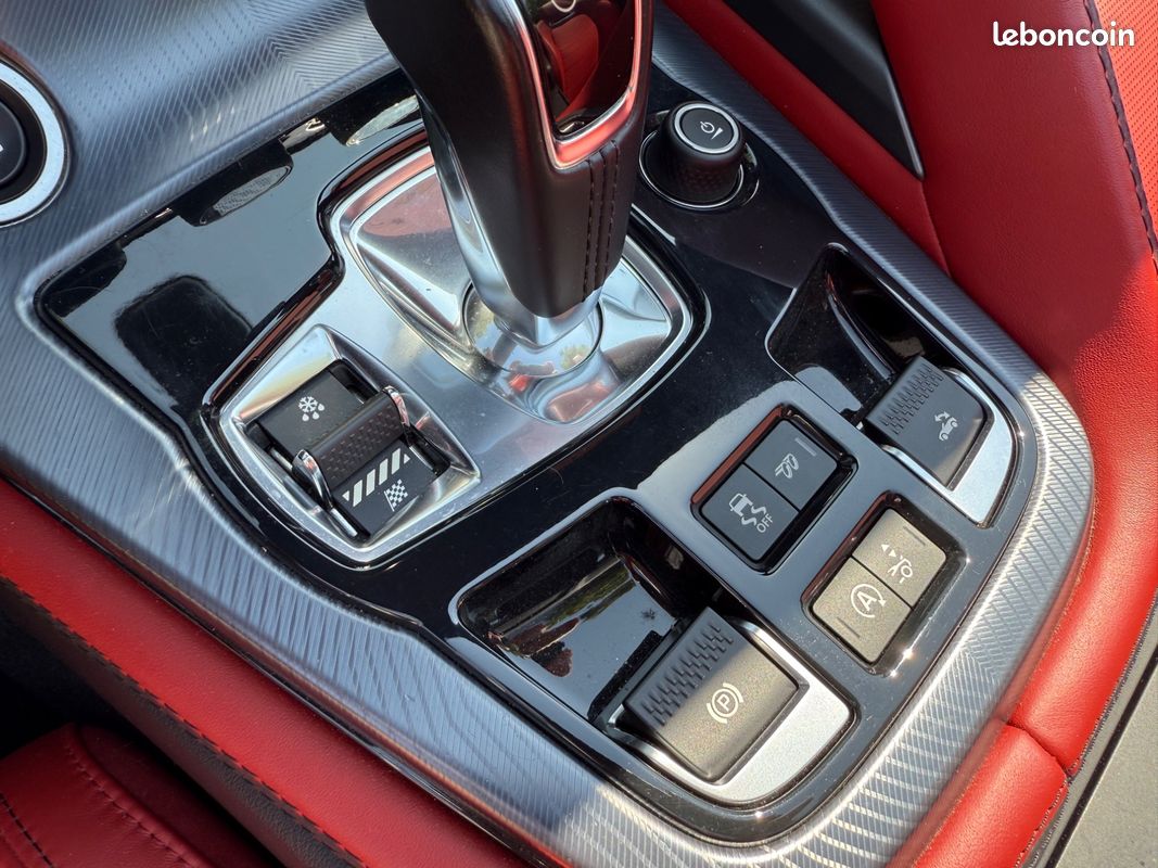 JAGUAR F-TYPE ROADSTER 2.0 T P300 R-DYNAMIC BVA FACELIFT FULL OPTIONS PAS DE MALUS SUPERBe (image 37)