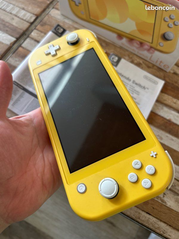 Nintendo switch lite (image 2)