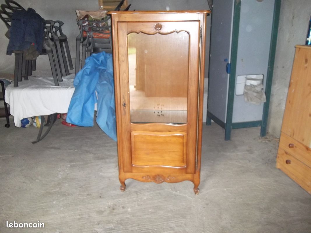 Vitrine en bois (image 1)
