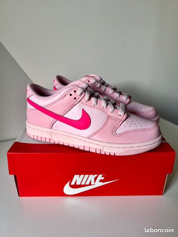 Nike Dunk low triple pink rose 37.5 (image 1)