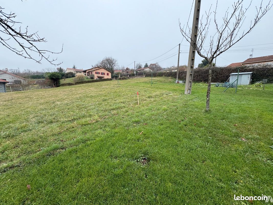 Terrain 1174 m² · à Moissieu-sur-Dolon · 1 174 m² · 79 000 €