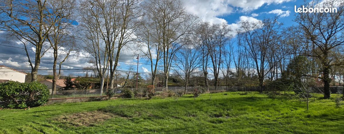 Terrain à bâtir 833m² - Grenade - · 197 000 €