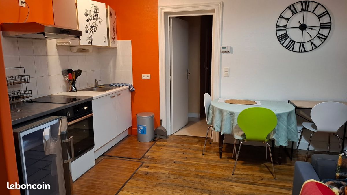 Appartement 1 pièce 36 m² · à Arpajon-sur-Cère · 36 m² · 359 €