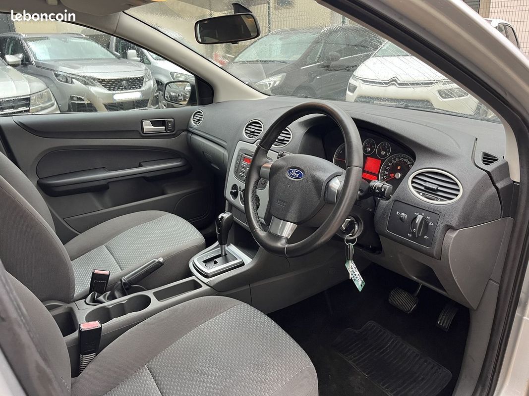 Ford FOCUS 1.6 100CH GHIA BVA 4P (VOLANT À DROITE) (image 7)