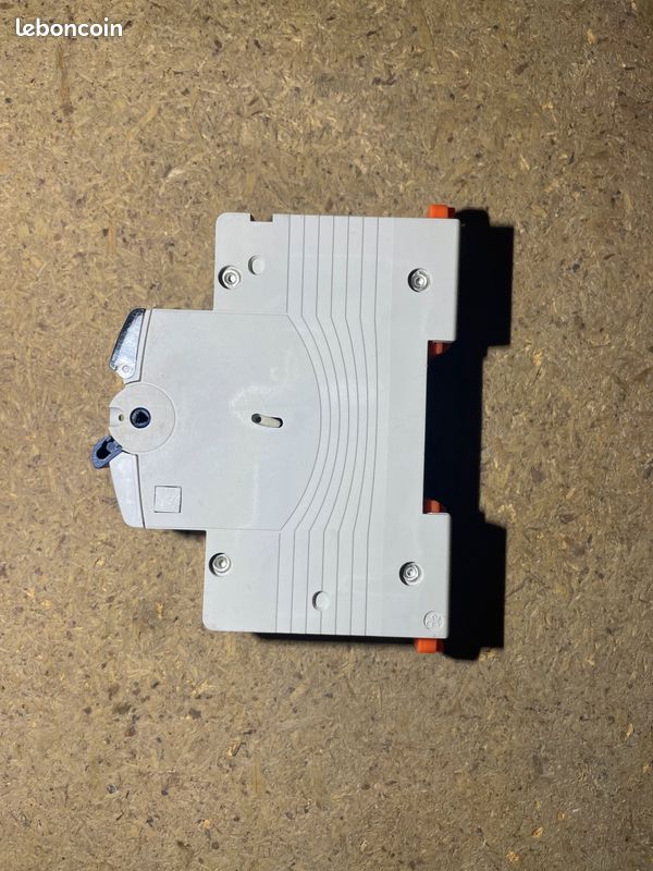 Disjoncteur B10 (image 1)