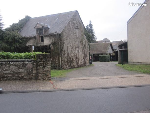 Petite maison + hangars
