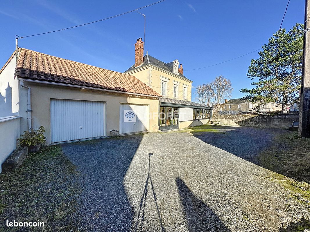 Propriété 5 pièces 177 m² - Saint-Varent 79330 (image principale 5)