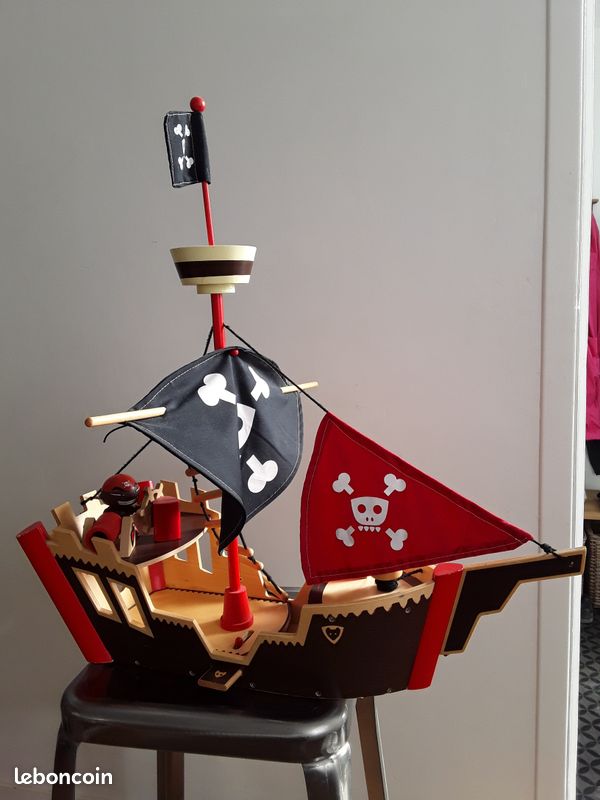 Bateau de pirate Djeco en bois (image 2)