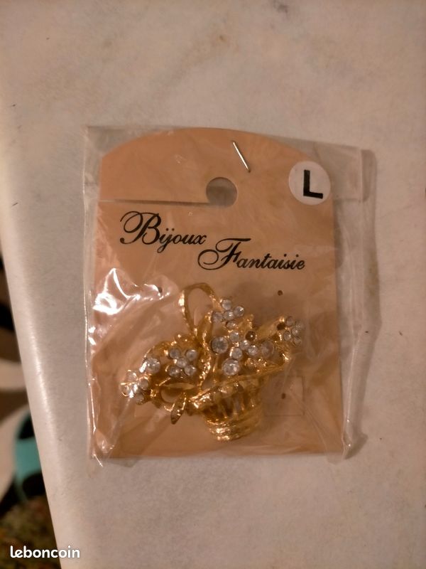 Broche Fantaisie En Métal Avec Brillants - Occasion En Bon état - Accessoire Vintage Ou Moderne