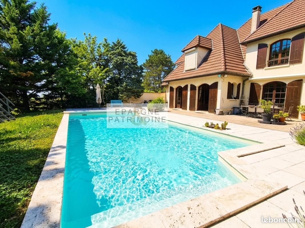 Maison 9 pièces 203 m² · à Diémoz · 203 m² · 650 000 €