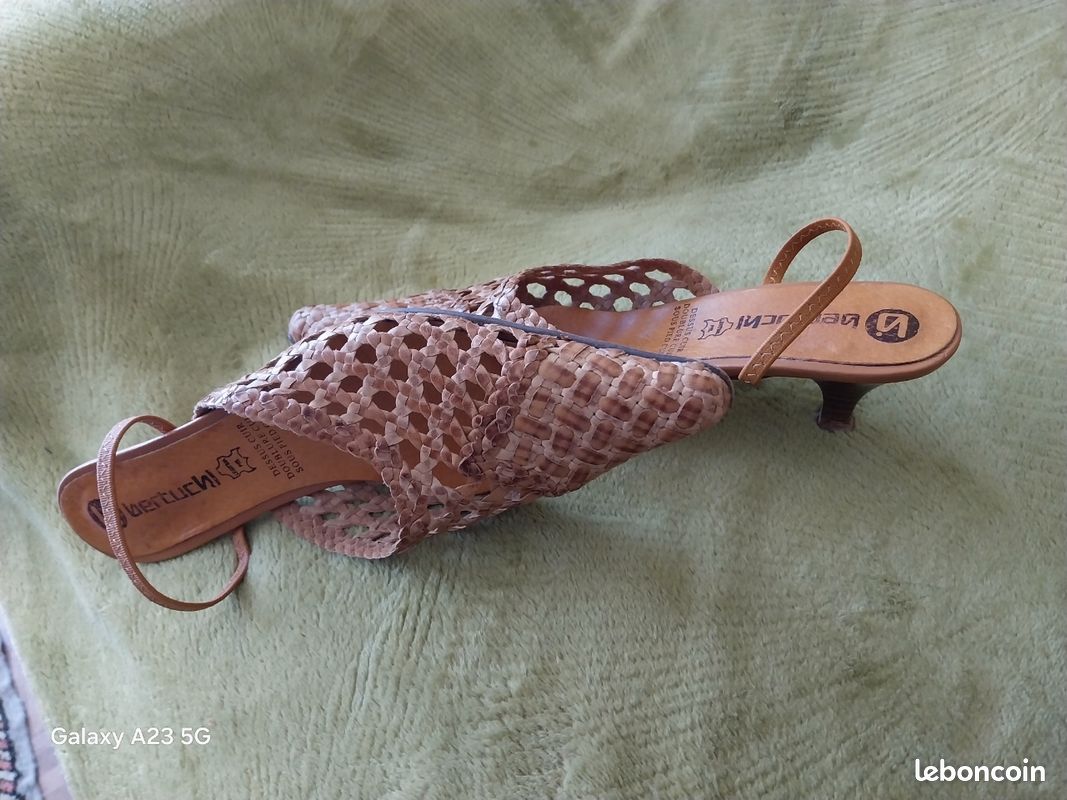 Chaussures tressées, ouvertes aux talons,en cuir (image 1)