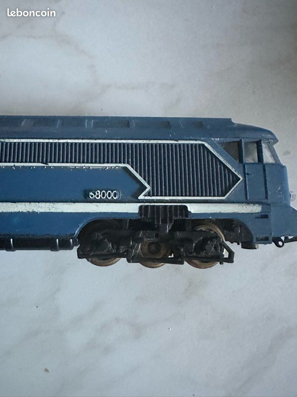 Locomotive AIA CC 68000 ROCO ref. 63487 - Le hangar à locos
