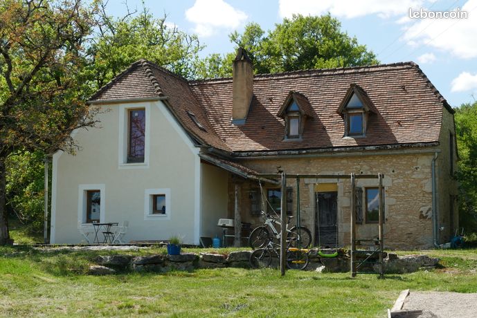Maison bioclimatique avec 1 ha, panneaux solaires et four à pain – Marcilhac-sur-Célé