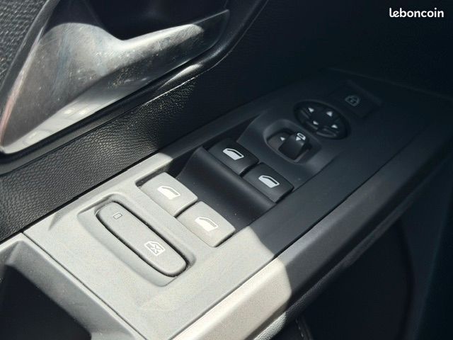 Peugeot 3008 1.2 HYBRID 145CH ALLURE E-DCS6 (image 20)