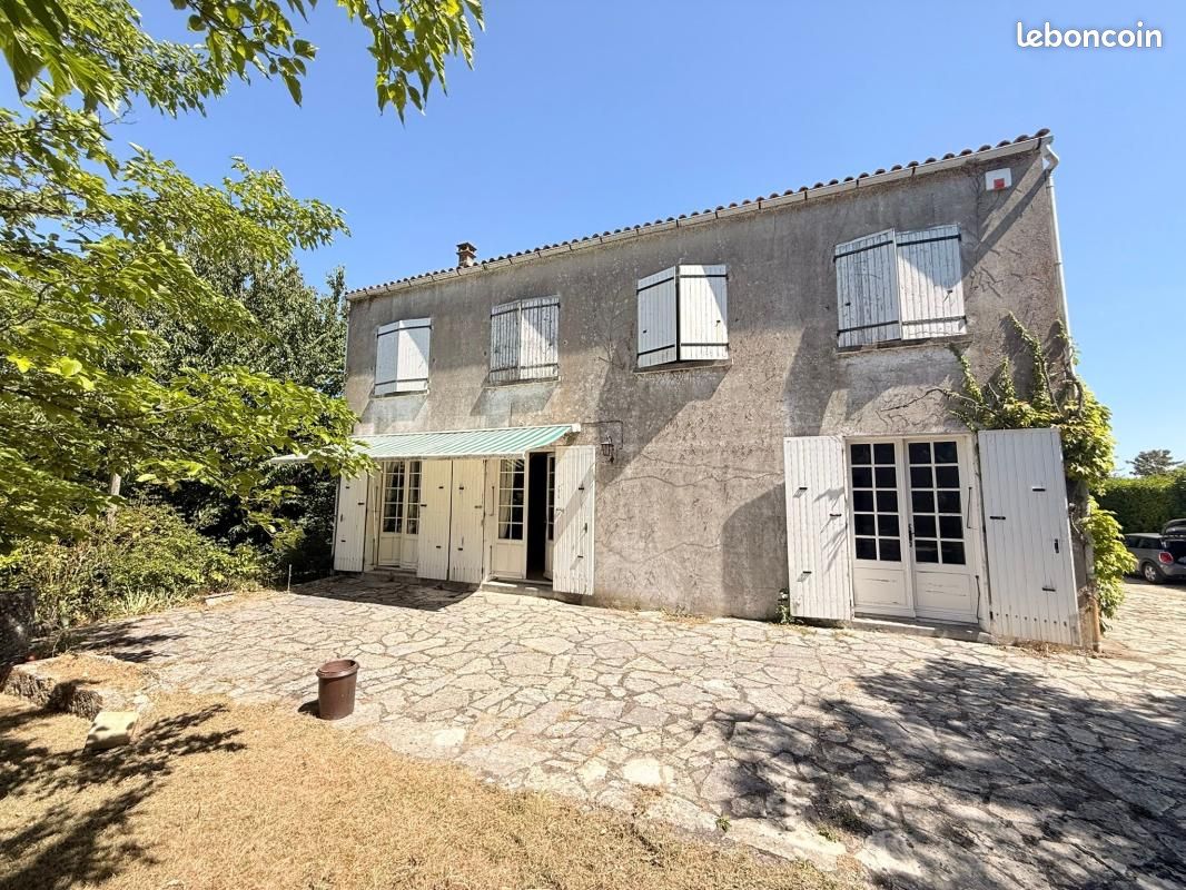 Maison 7 pièces 213 m² · à Surgères · 213 m² · 365 000 €