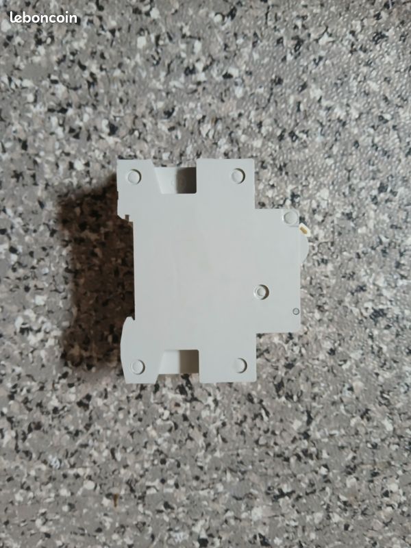 Disjoncteur différentiel C 16 a 30mA (image 9)
