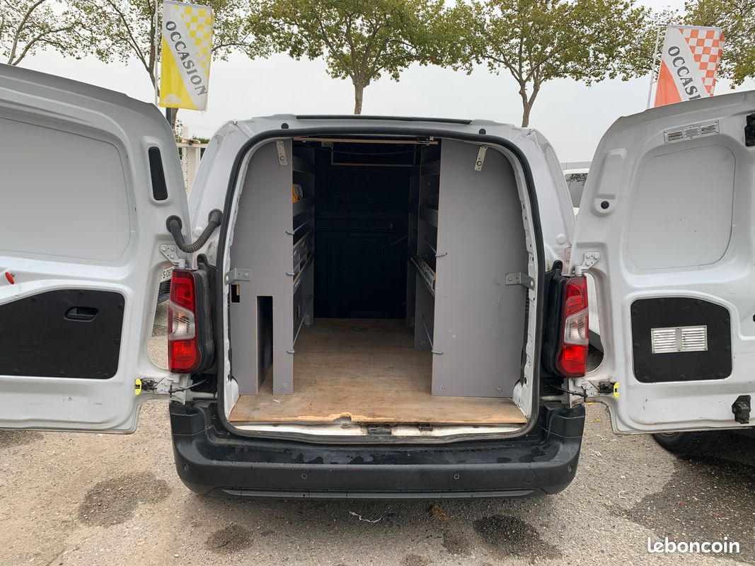Citroën Berlingo Taille M 650kg BlueHDi 100 S&S BVM6 Club /an 2023/Clim/Radars/Prix TTC (image 4)