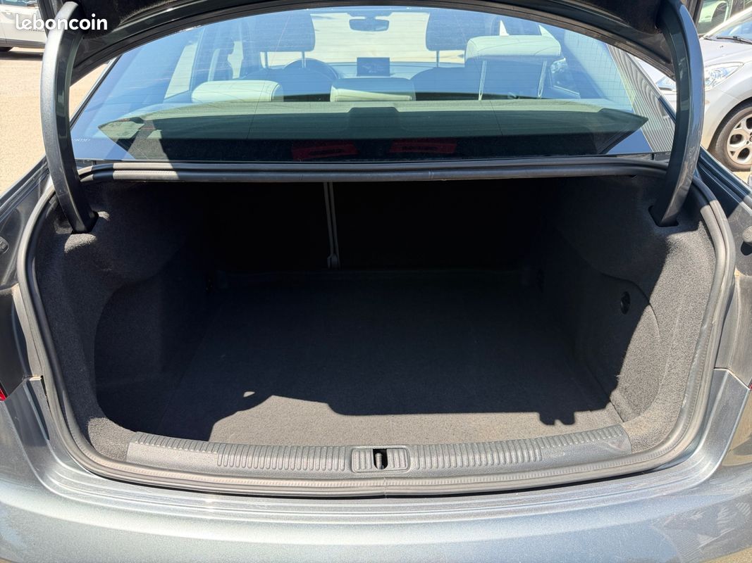 AUDI A3 Berline 1.0 TFSI 115 DESIGN - CarPlay - Coffre Electrique - Keyless - Suivi Complet - 2ᵉ Main - GARANTIE 12 MOIS (image 29)