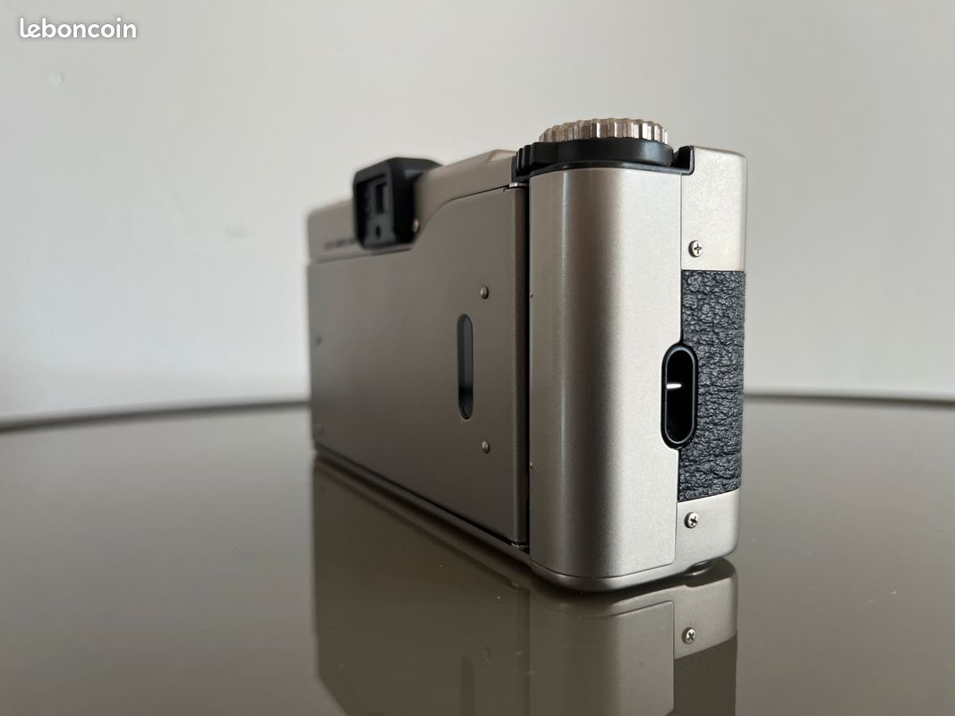 N MINT] Leica CM Point & Shoot Film Camera Summarit 40mm f/2