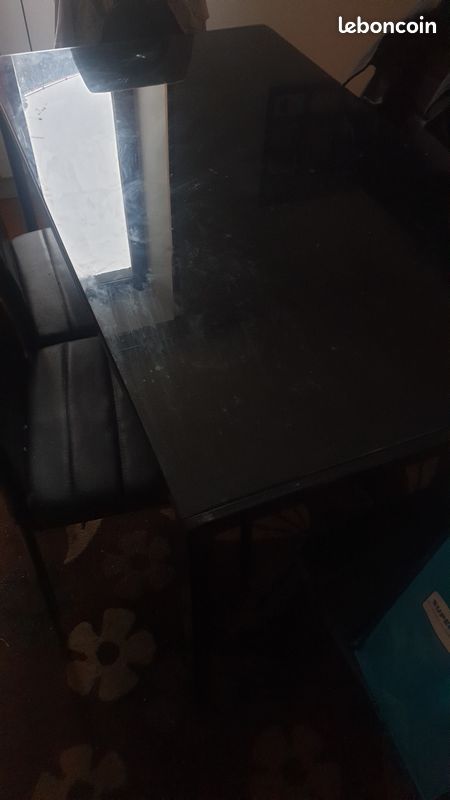 Table et chaise (image 1)