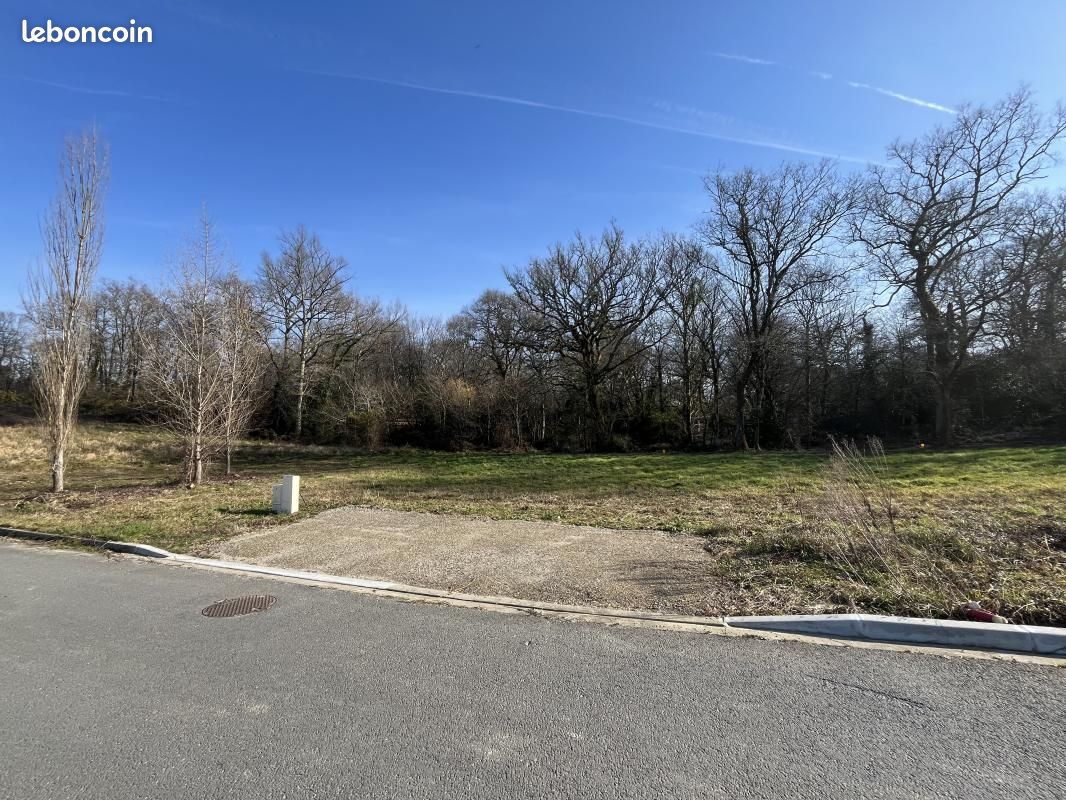 Terrain 940 m² · à Sallebœuf · 157 000 €