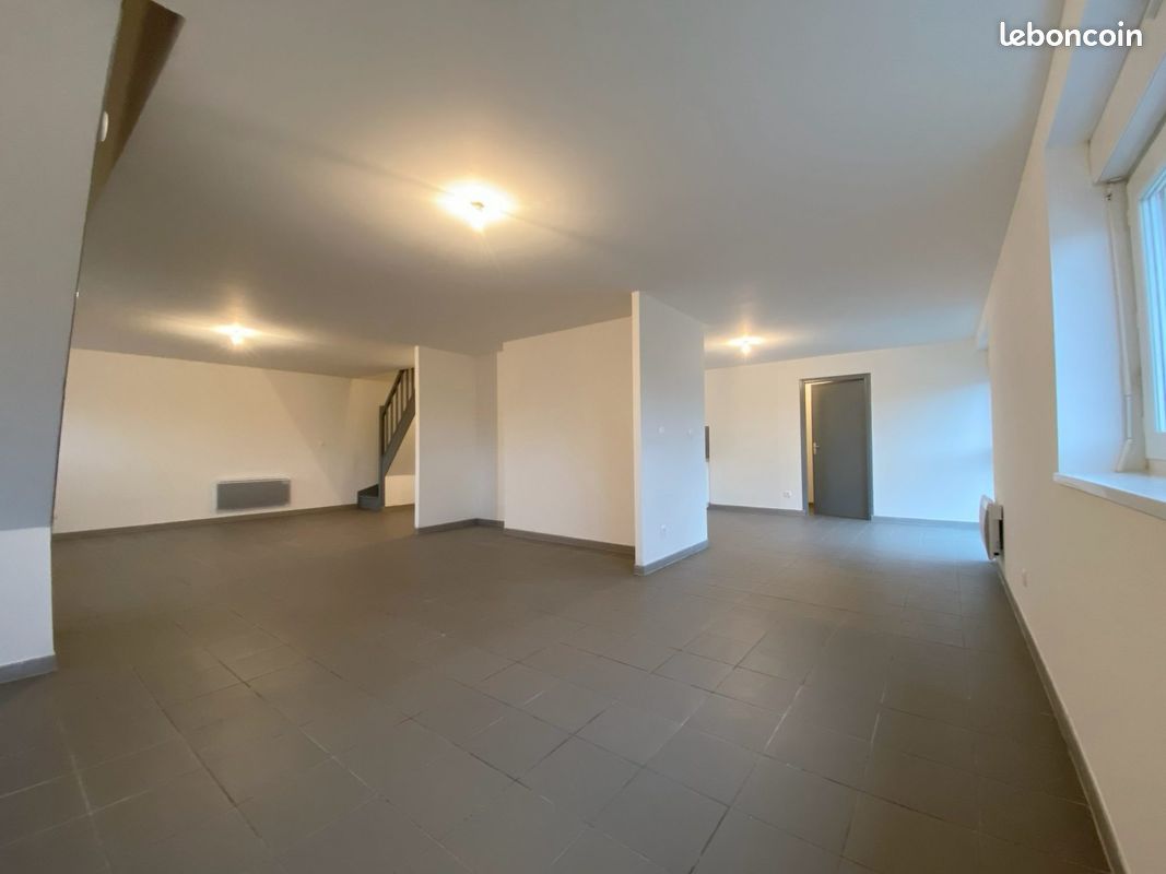 Appartement 4 pièces 156 m² · à Merville · 156 m² · 780 €/mois