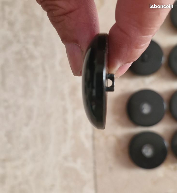 Lot de 8 boutons noirs ronds (image 2)
