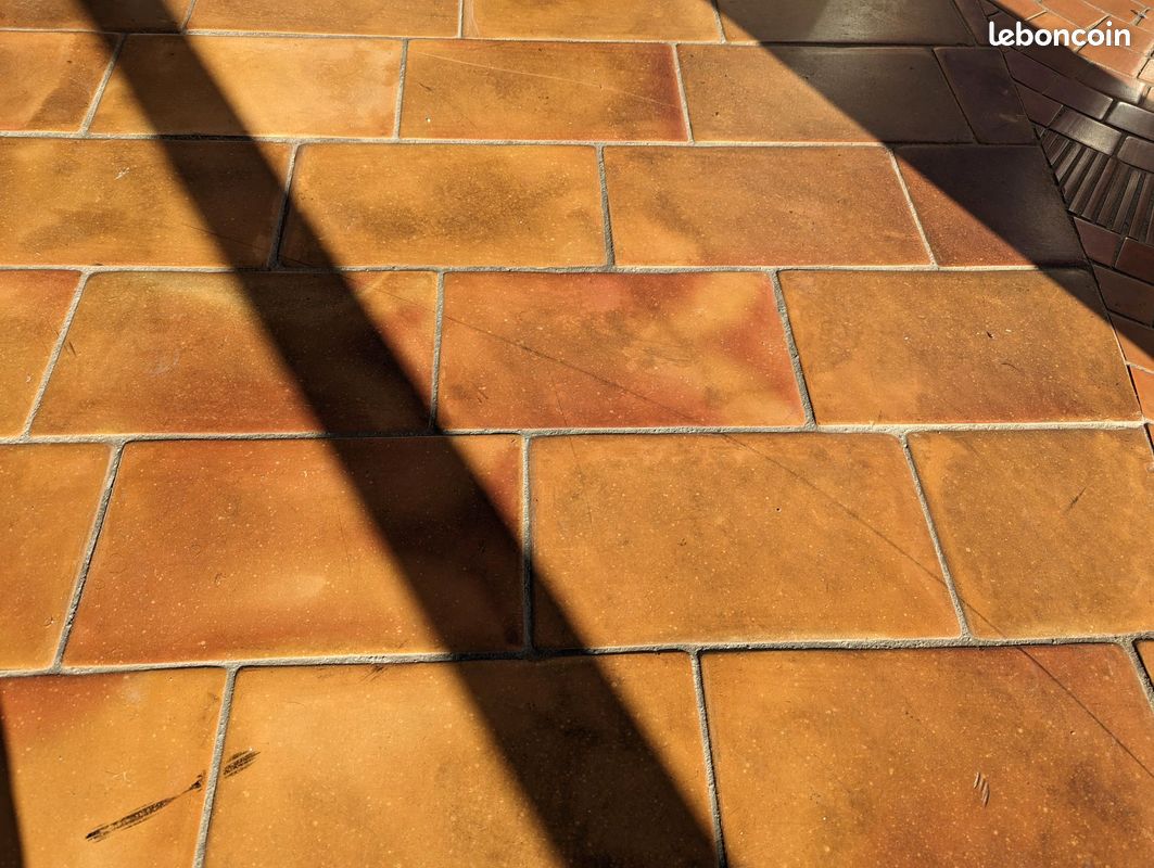5.5 m2 carreaux + 3.6 m plinthes en terre cuite d’Espagne (image 2)