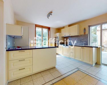 Maison 700 000 € - 333 m²