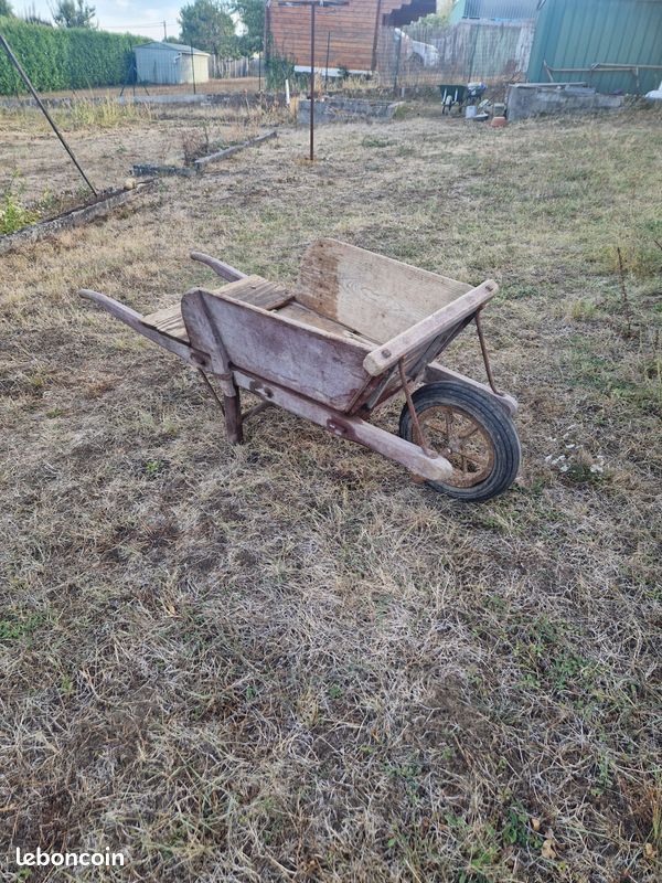 Brouette ancienne en bois (image 4)