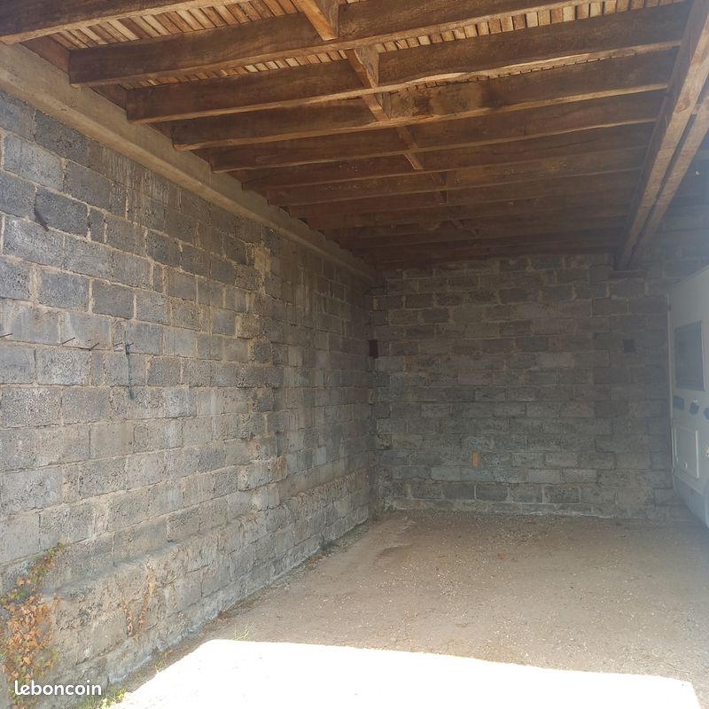 Parking · au Lardin-Saint-Lazare · 50 €/mois