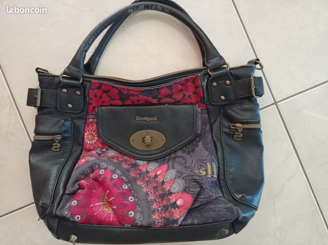 Sac Bandoulière Desigual Soldes Sac Desigual Noir Pas Cher Sac