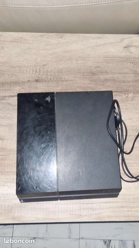 PlayStation 4 (image 3)