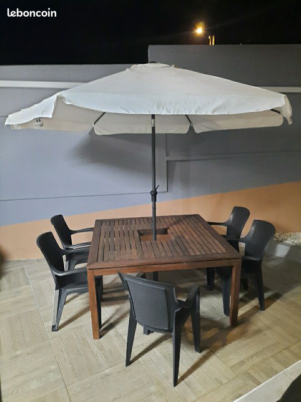Table en teck 140 x 140 intérieur / extérieur + 5 fauteuils (image 1)