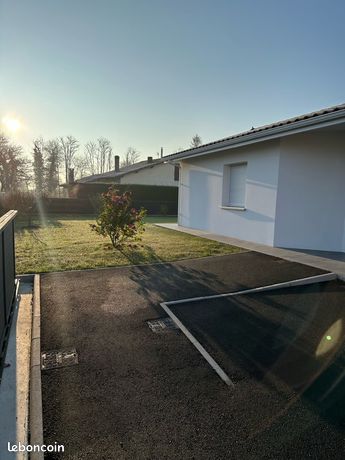 https://img.leboncoin.fr/api/v1/lbcpb1/images/63/31/81/633181b86a26832ca1894f05f4bf878db7ed1ee9.jpg?rule=ad-image