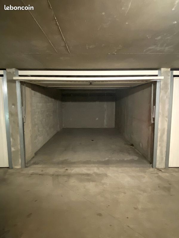 Parking/box LYON · 30 000 €