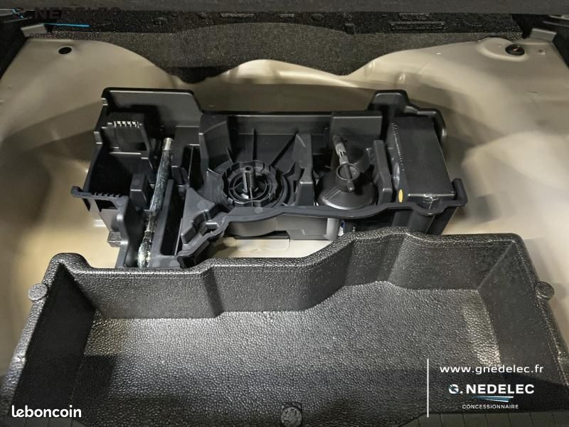 Peugeot 2008 1.2 Hybrid 110ch Style e-DCS6 (image 13)
