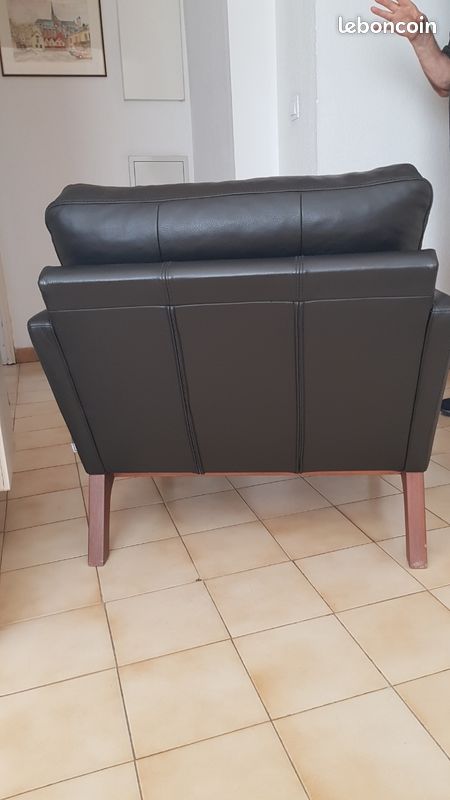 Fauteuil en cuir noir pleine fleur (image 4)