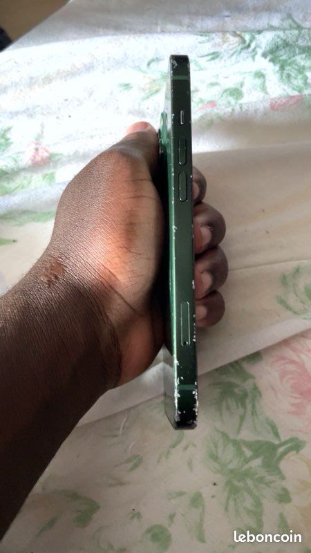 IPhone 13 (image 1)
