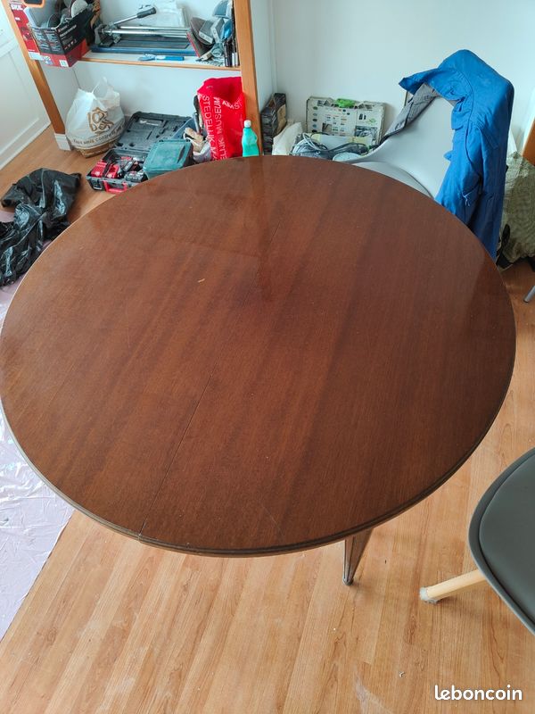Table ronde en acajou (image 1)