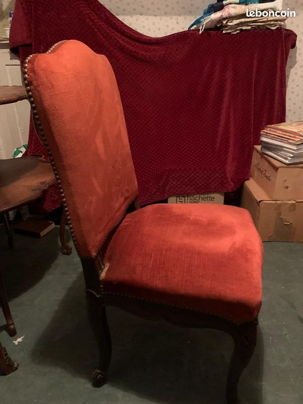 A vendre 6 chaises style Louis XV à motif coquille (image 1)