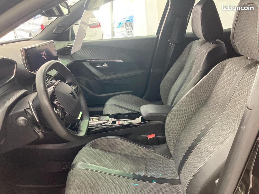 Peugeot 2008 HYBRID 136 E-DCS6 ALLURE (image 8)