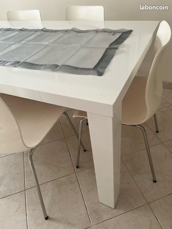 Table de salle à manger avec 6chaises IKEA (image 2)