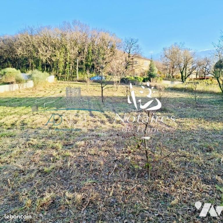 Terrain 1855 m² · à Charols · 1 855 m² · 145 000 €