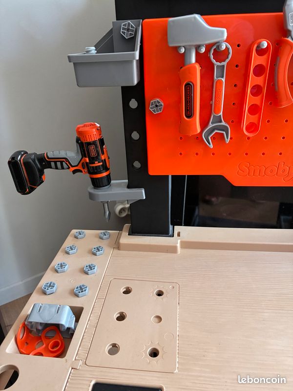 Atelier de bricolage travail Black+Decker Smoby, avec accessoires (image 3)
